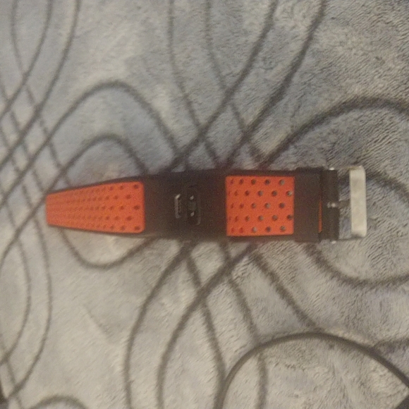 Fitbit surge black and red - Picture 2 of 3